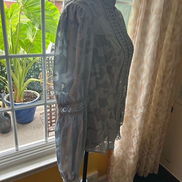 Fashion Nova baby blue lace blouse - Picture 5 of 16